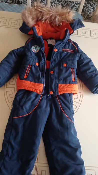 Теплый комбинезон детский на 2-3 года, почти новый