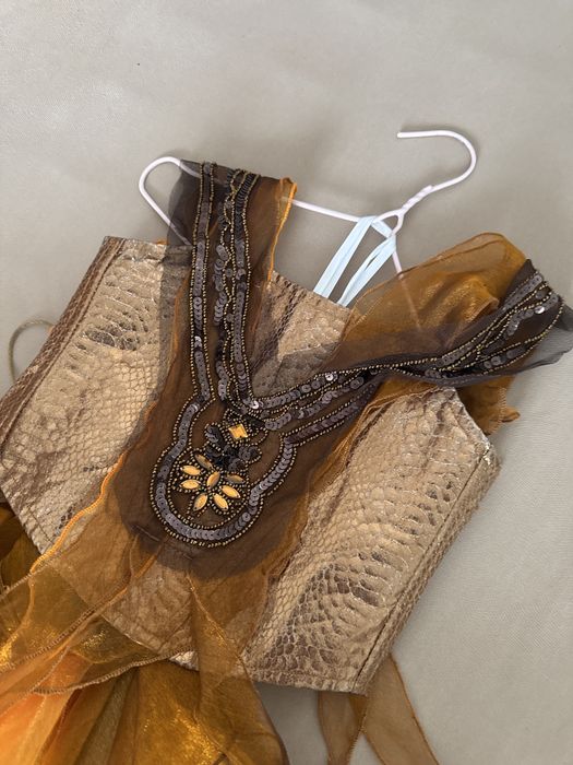 Продам костюм для девочки