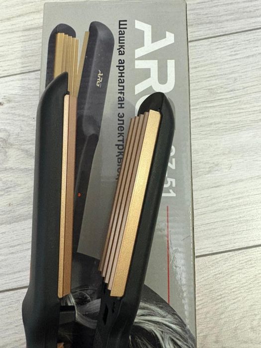 Электрическая плойка-гофре для волос