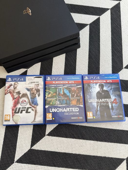 PlayStation 4 Pro (1tb) КАТО НОВ идва с 2 джоестика +5  игри подарък + всички нужни кабели (всичко в перфкетно състяоние)