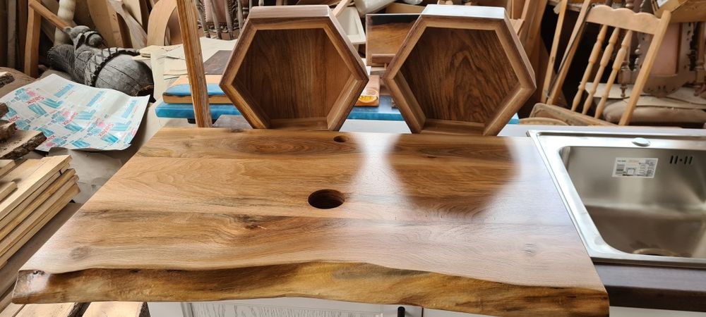 Плотове и мебели за баня от масивно дърво и епоксидна смола