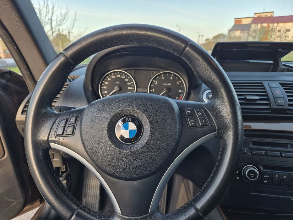 BMW Seria 1 (E81) – 2.0 Benzină – 2009