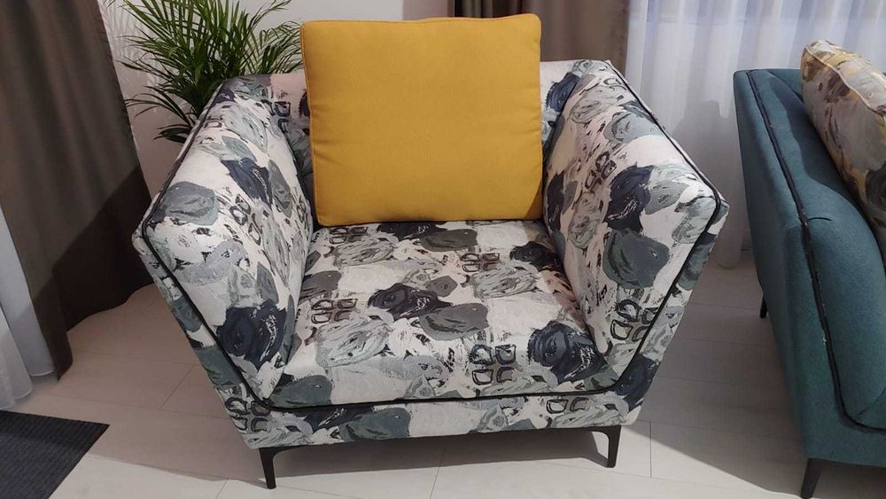 Canapea si fotoliu Aurora in stare foarte buna Divani & Sofa