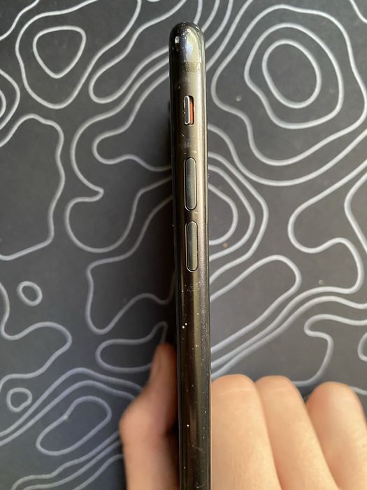 Срочно продам iPhone SE 2020 64GB Black, всё работает