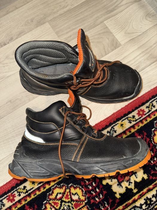 Ботинки мужские целые