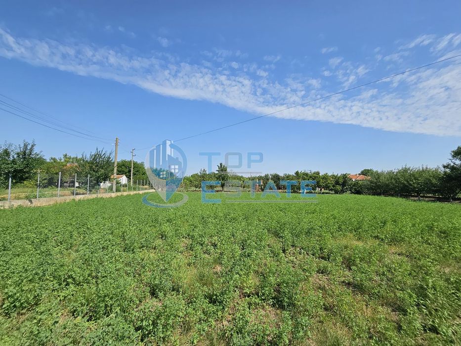 Парцел в с. Раданово подходящ за къща или ФЕЦ