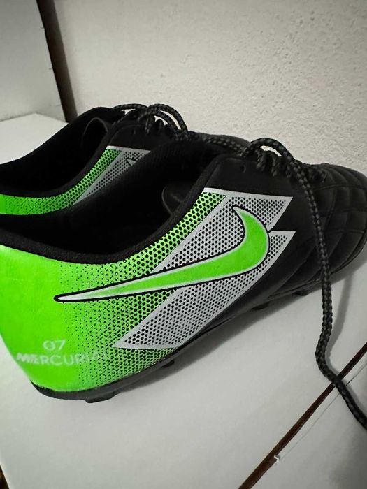 Ветровкa La Costa и бутонки Nike за футбол