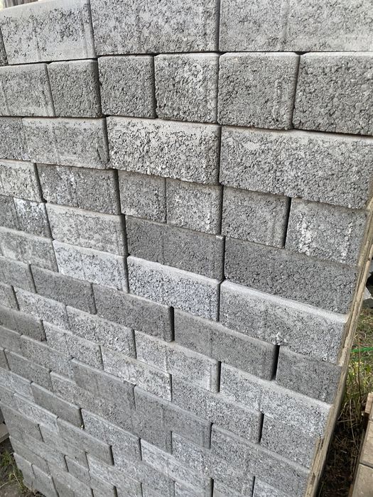 Продаю. Брусчатку новую.