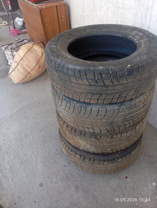 Шины продам комплект