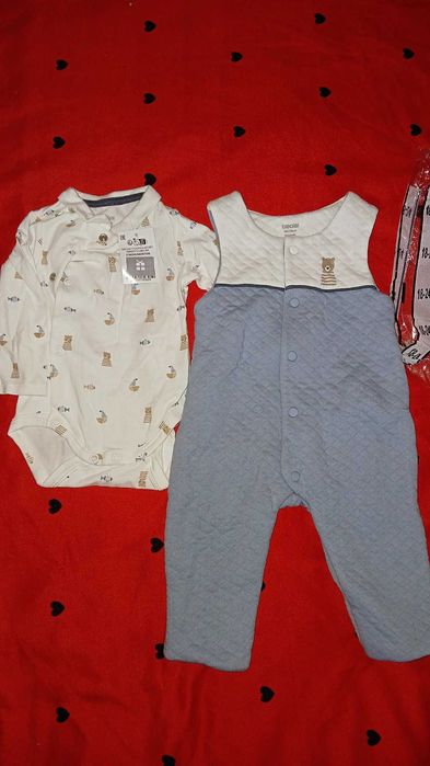 Compleu bebeluș impecabil.