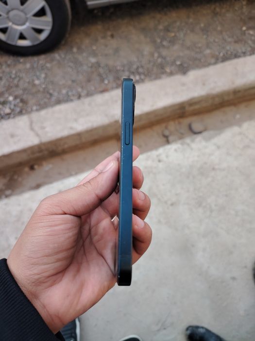 IPhone 13.            .