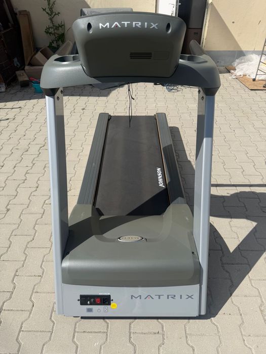 Bandă de alergat profesională Matrix T1X  LED