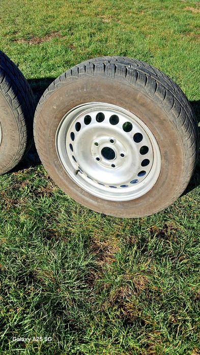 Vând cauciucuri de iarnă 195/65  R15. 91T