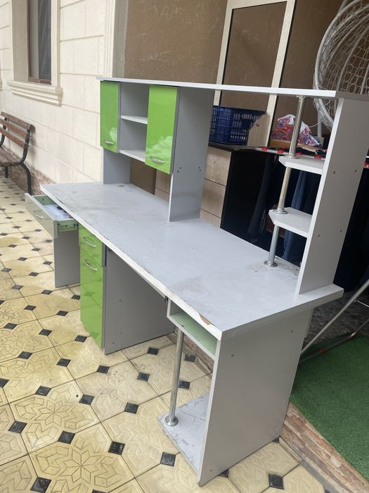 Детский стол для учебы, компютера