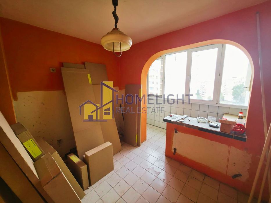 Тристаен апартамент в кв. Люлин 5