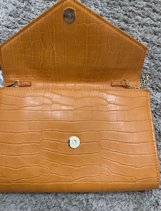 Geanta portocalie zara tip plic cu lant metalic auriu Noua cu eticheta