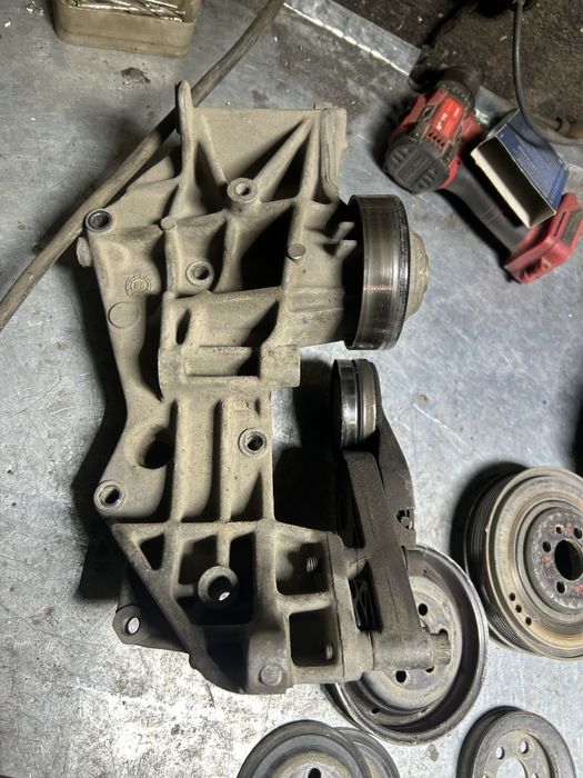 генератор и кранштейн