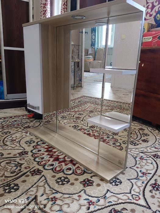 Продам зеркала с шкафом