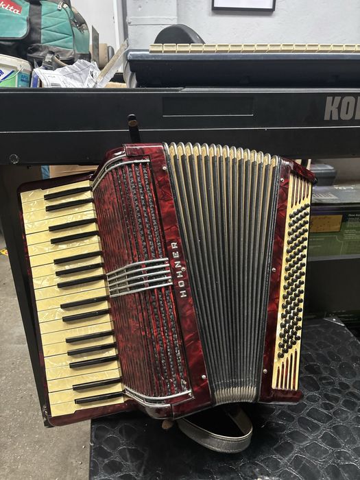 Acordeon Hohner Tango 2 cu 80 basi vergea  lunga vergele