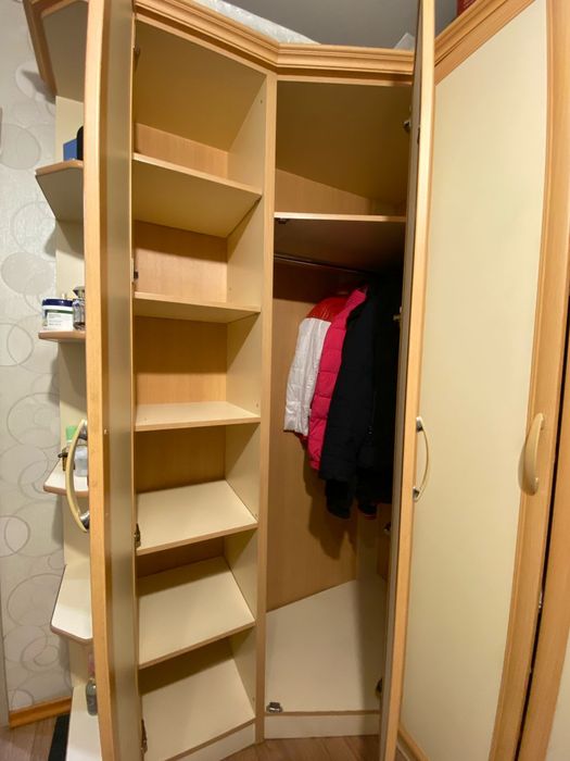 Продам угловой шкаф