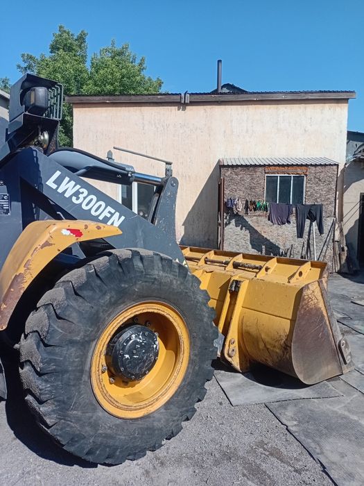 Продаю погрузчик 2х куб