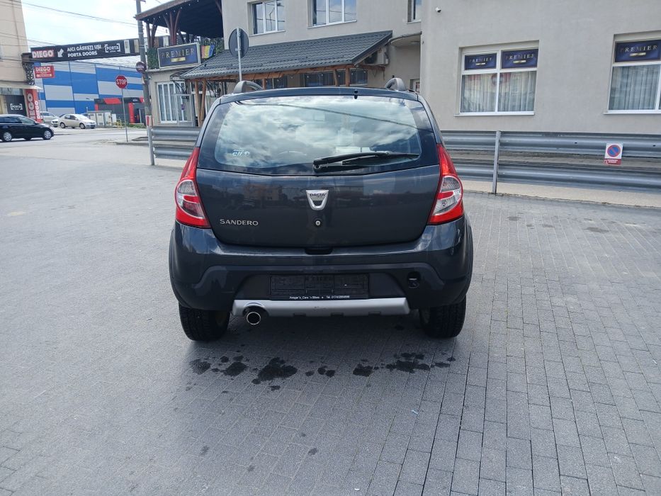 Dacia Sandero stepway 1.6 8 v  benzina  € 5