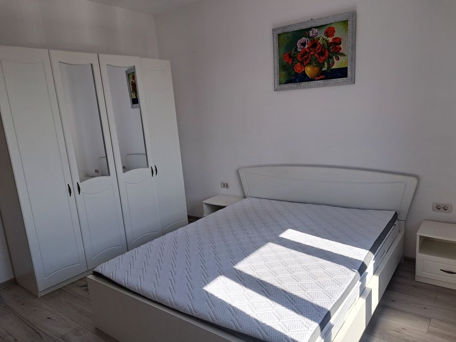 Închiriez apartament 3 camere  ,  loc de parcare inclus , in  zona AFI