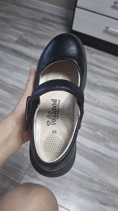 Кожаные школьные сандали 34