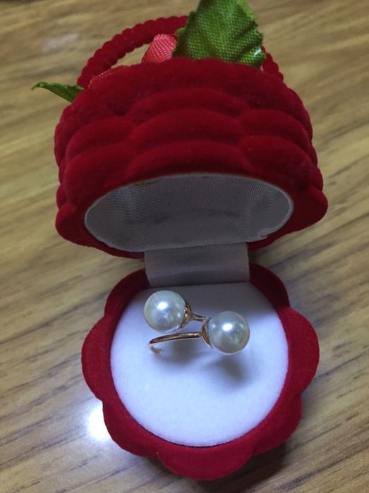 Новое золотое колечко с жемчугом 585*