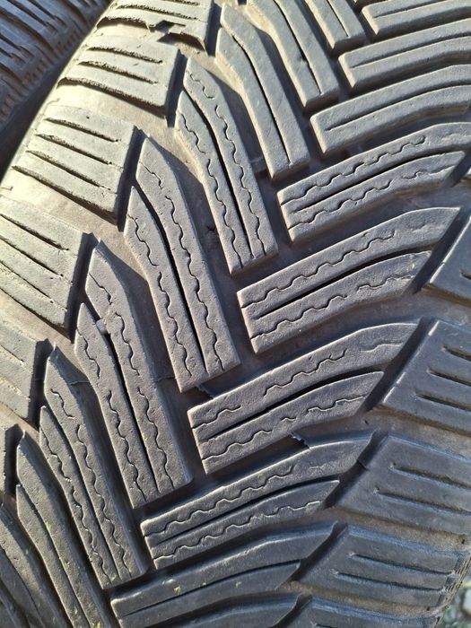 2  Anvelope de iarnă  225 55 r17 Michelin