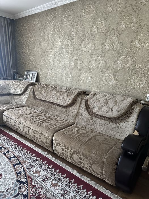 Угловой диван в хорошем состояние
