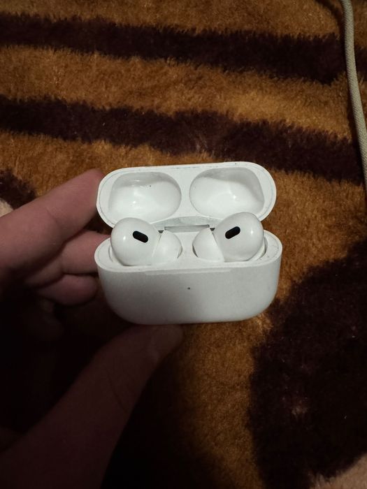 AirPods Pro 2 cu carcasă MagSafe