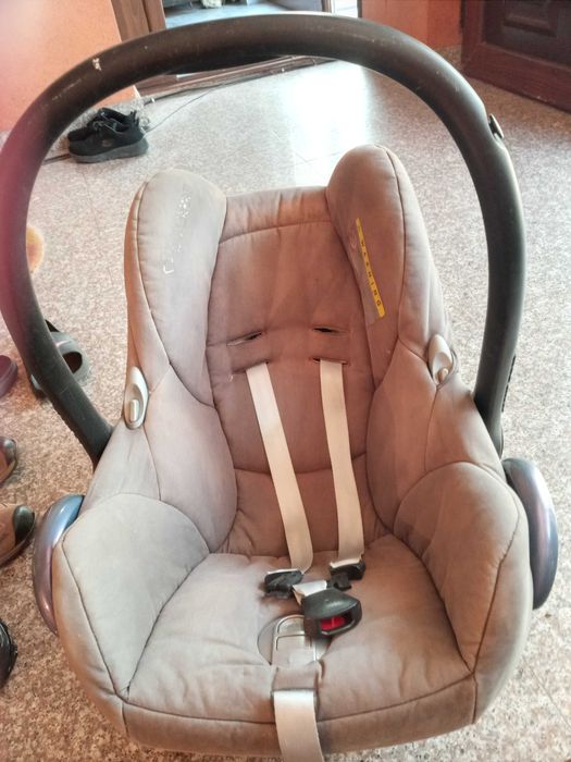 Столче за хранене , столче за кола и стойка за къпане