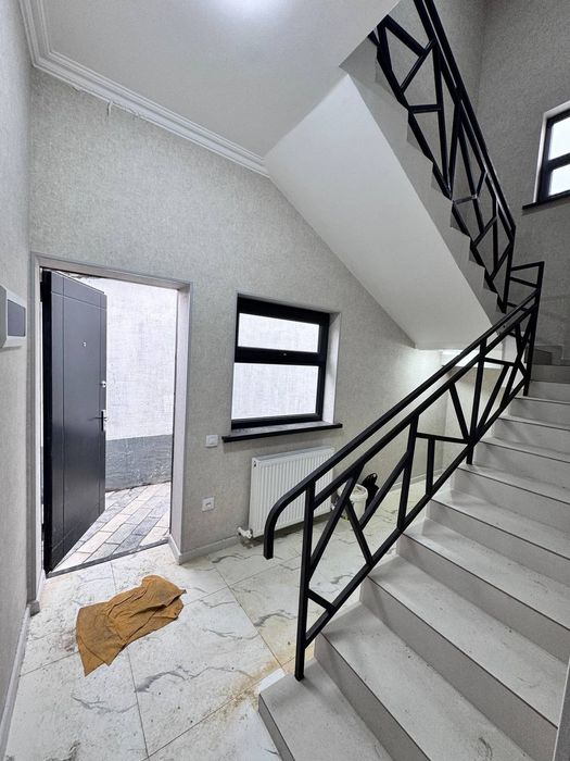 Янги қурилган 2 қаватли, 3 хонали уй сотилади