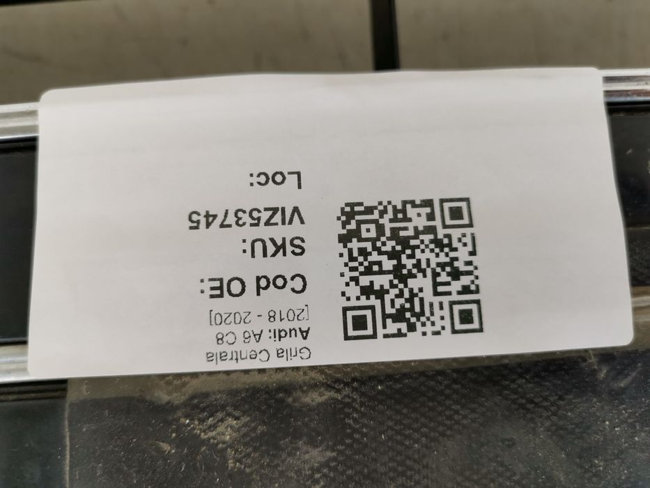 Централна решетка Ауди А6 С8 / Audi A6 C8 Оригинална и в добро състоян