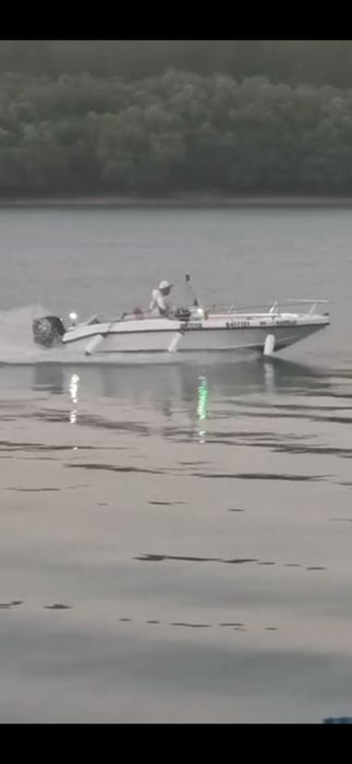 Barcă cu motor Mercury 40/60 CP + peridoc. Schimb cu barcă cabinată.