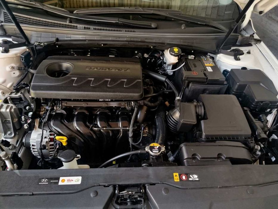 Hyundai Elantra 1,6 motor 90,800 km benzin