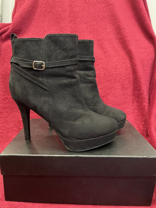 Vand botine cu platforma marimea 36