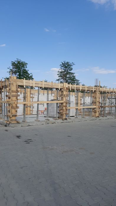 Construim case la rosu si la cheie