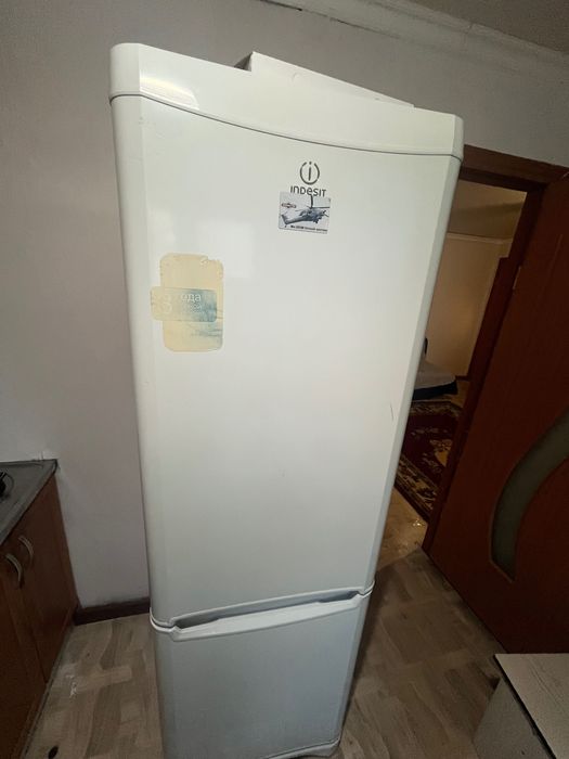 Холодильник INDESIT