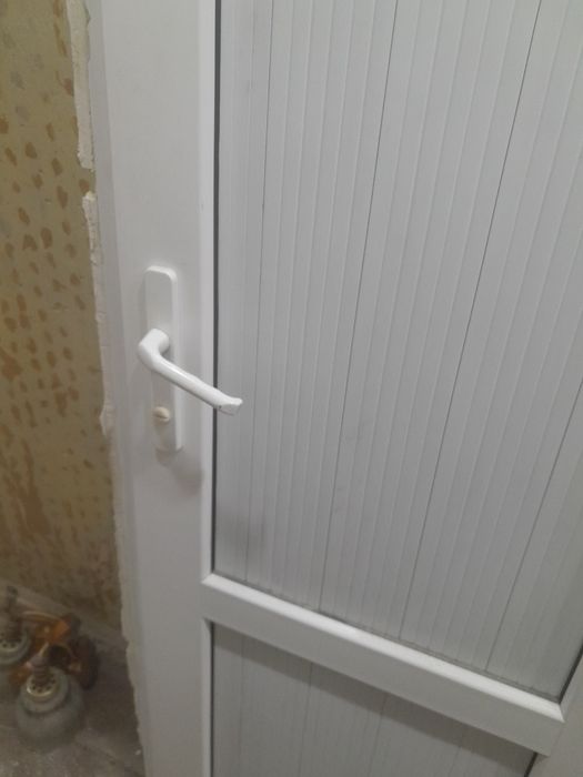 Продам пластиковые двери