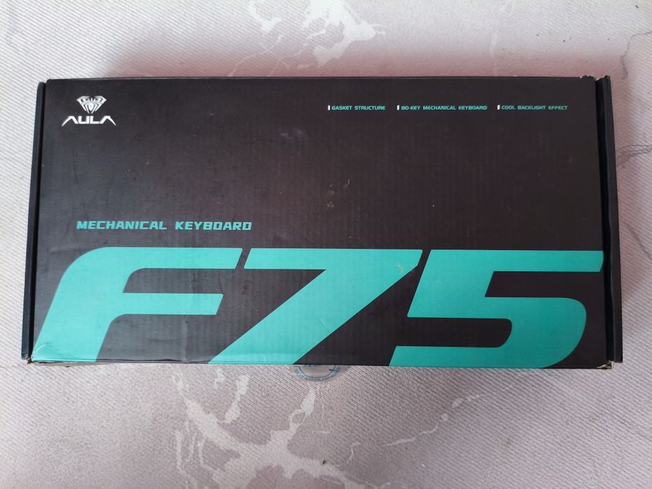 Продам клавиатуру aula f75