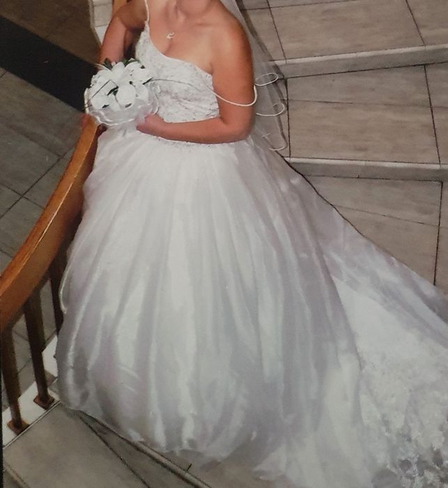 Сватбена рокля с камъни сваровски