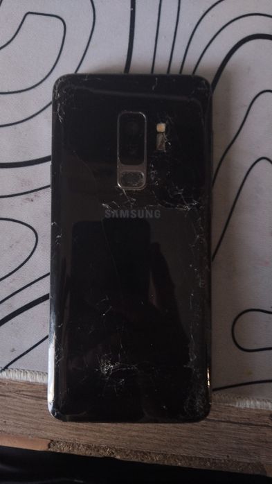 Продам Samsung Galaxy s9+ 64gb бу