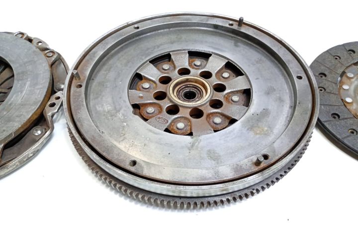 Kit ambreiaj cu volanta masa dubla 2.2 cdi Mercedes-Benz Vito W639 se