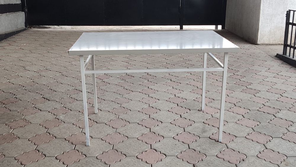 Продаю столы новые