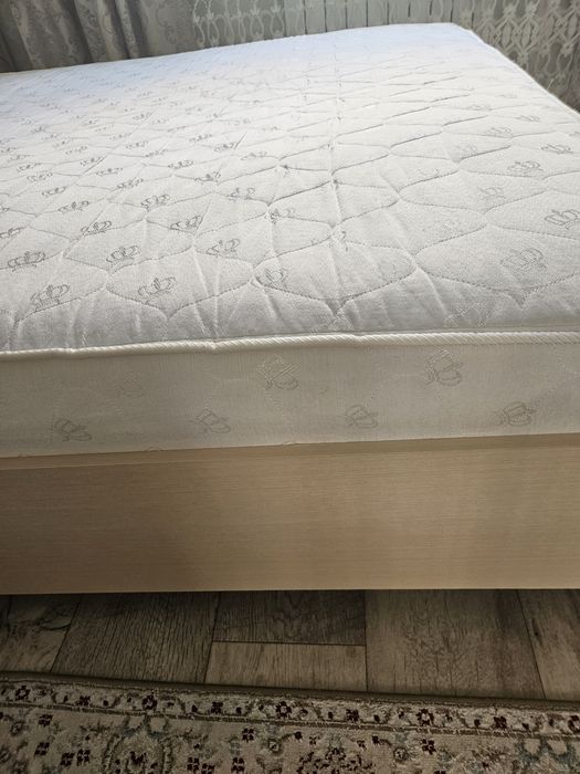 Продам двуспальную кровать