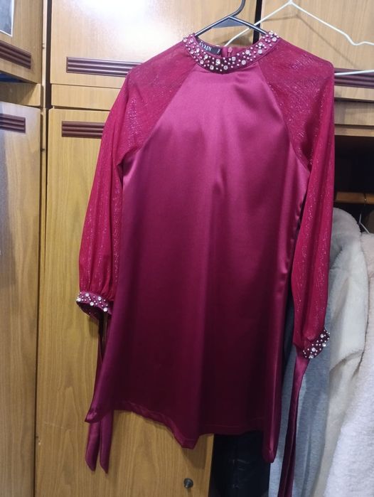 Продам платье, ветровочки