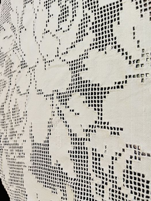 Fata de masa pe pânza țărănească