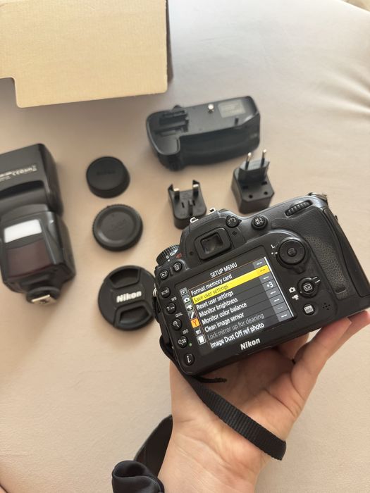 Nikon D7200 + 18-105 VR Kit + светкавица + Battery Grip + 64GB SD карта